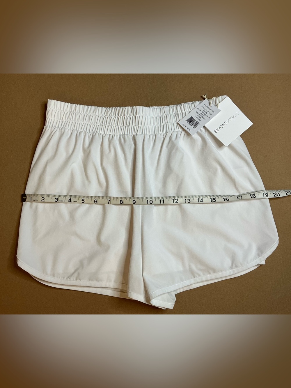 NWT Beyond Yoga In Stride lined shorts - Picture 8 of 15